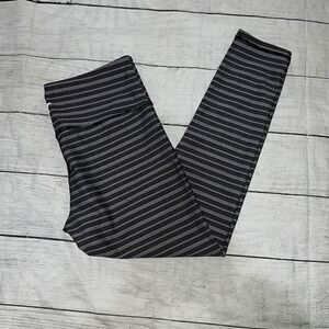 ZYIA Active AZTEC Adrenline 7/8 Leggings Cropped Black White Stripes sz 6-8